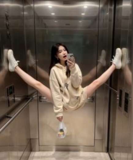 图片[2]-AI生成电梯一字马美女制作教程，条条流量上万，别再在外面被割韭菜了，全流程实操-赛德副业库